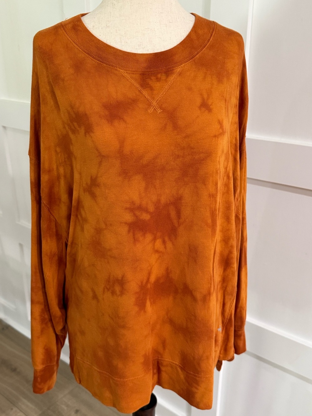 Burnt Orange Tie-Dye Long Sleeve Pullover Top | Relaxed Fit - Picture 2 of 5